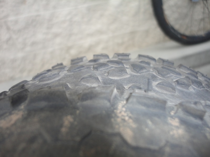 PlášŤ Continental Race King po 5000 km jízdy v extrémních podmínkách